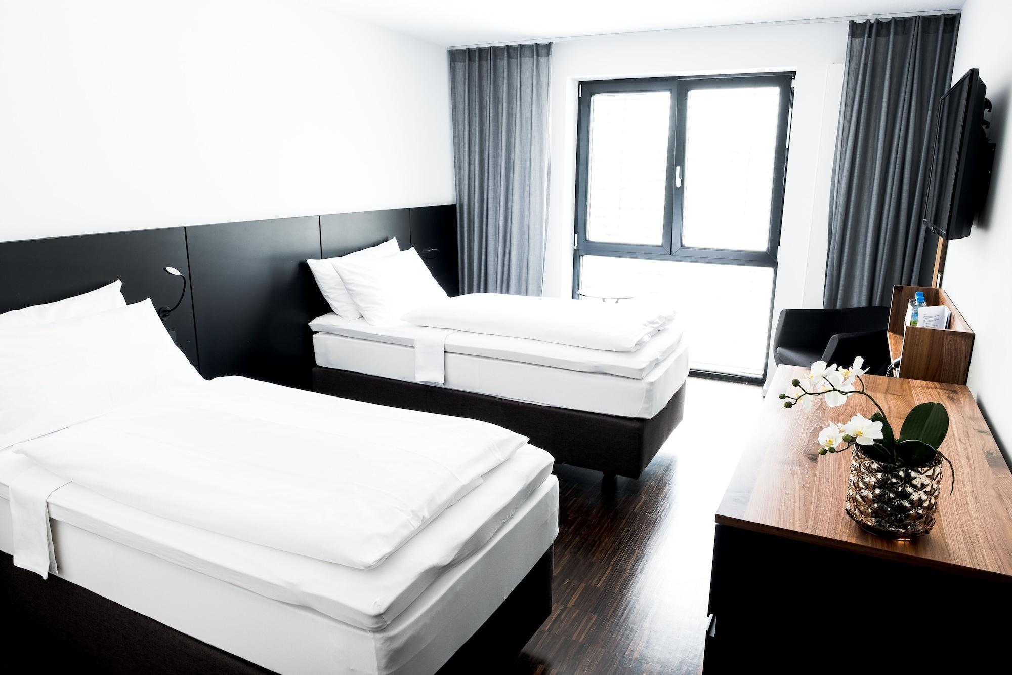 Hotel &Repeat Koeln Airport Exterior foto