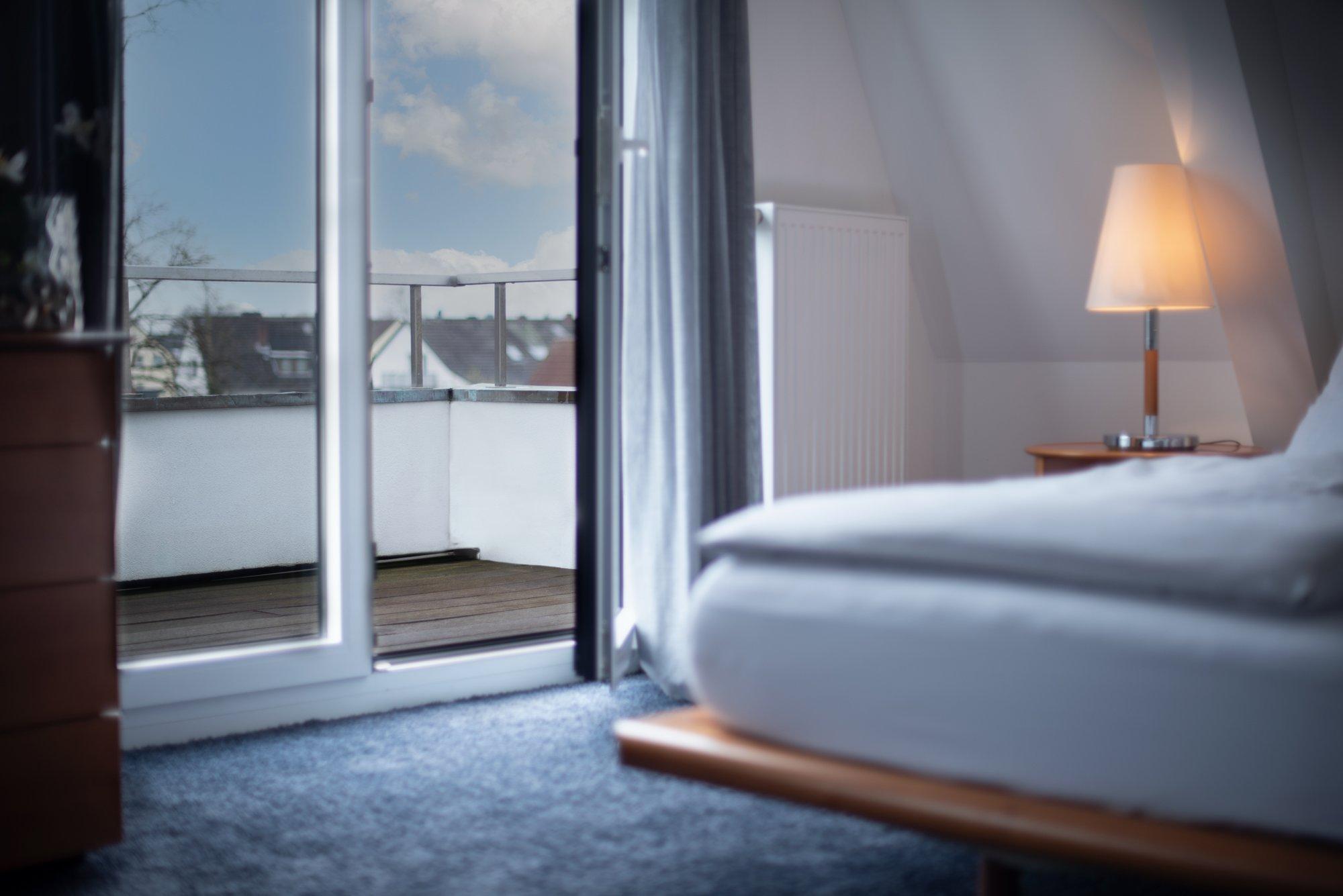 Hotel &Repeat Koeln Airport Exterior foto